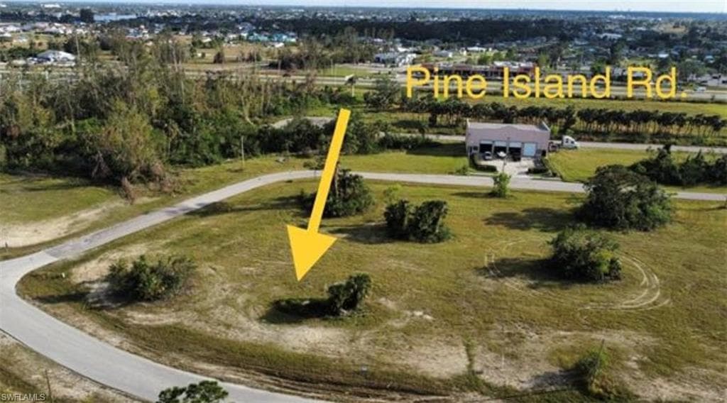 900 SW 4th TER CAPE CORAL, FL 33991