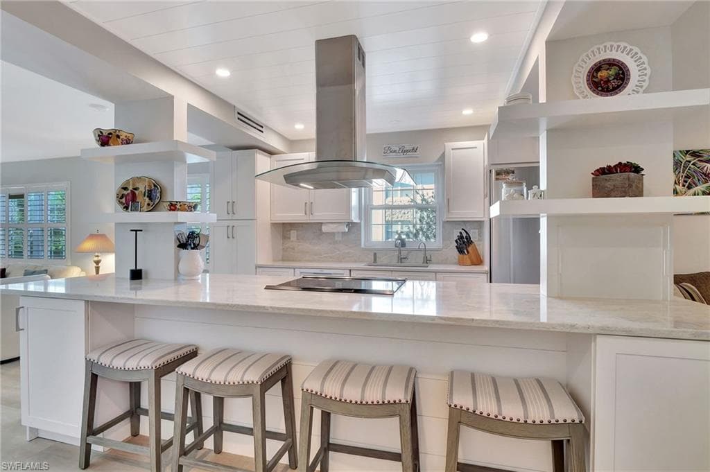 1051 3rd ST S 201 NAPLES, FL 34102