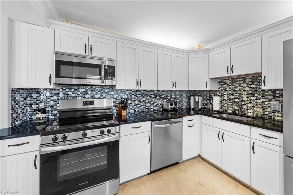 550 Teryl RD 8 NAPLES, FL 34112