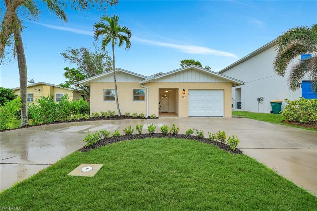 807 108th AVE N NAPLES, FL 34108