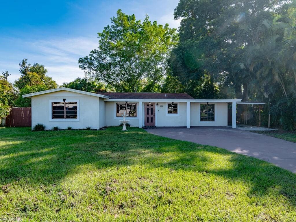 1686 Temple TER NORTH FORT MYERS, FL 33917