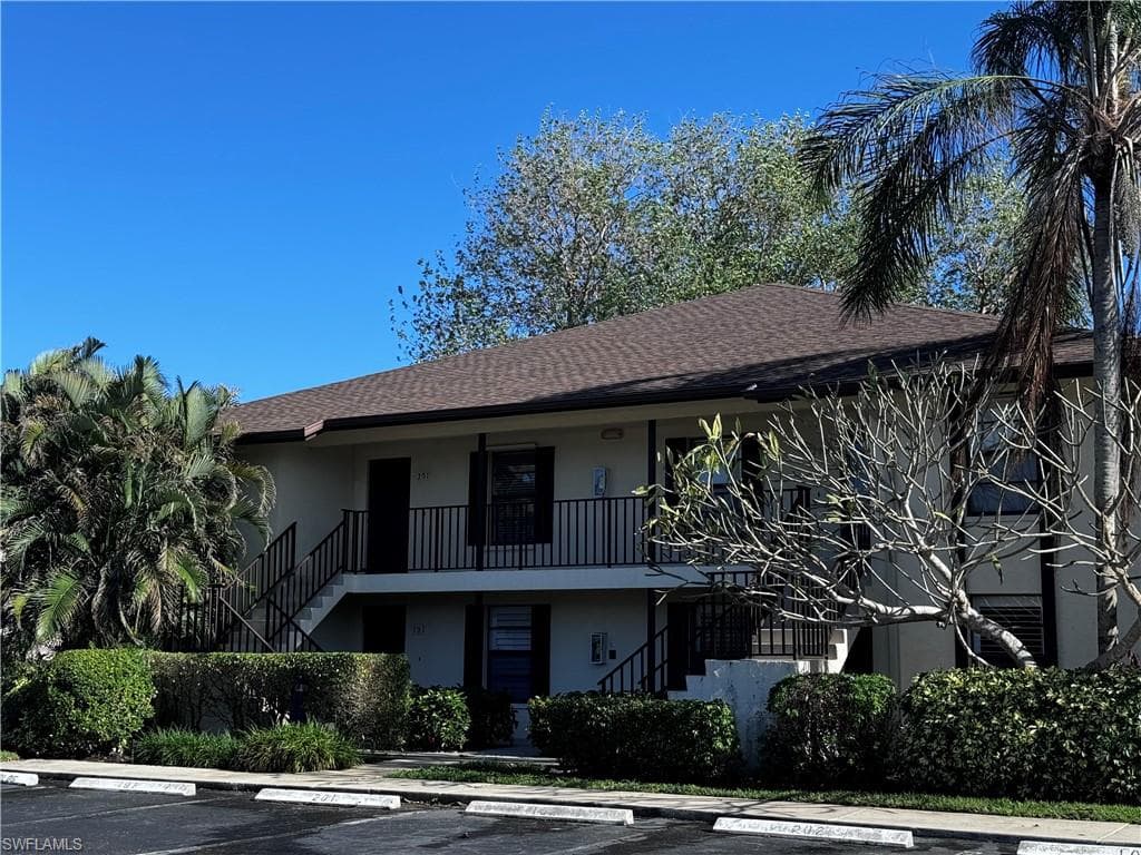 400 Misty Pines CIR 201 NAPLES, FL 34105