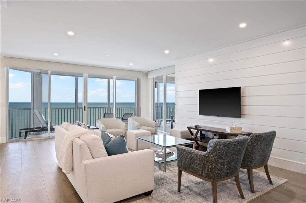 9577 Gulf Shore DR 804 NAPLES, FL 34108