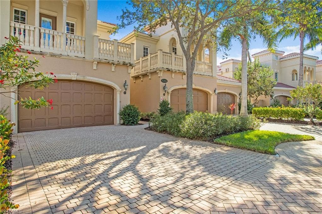 9284 Menaggio CT 4-201 NAPLES, FL 34114