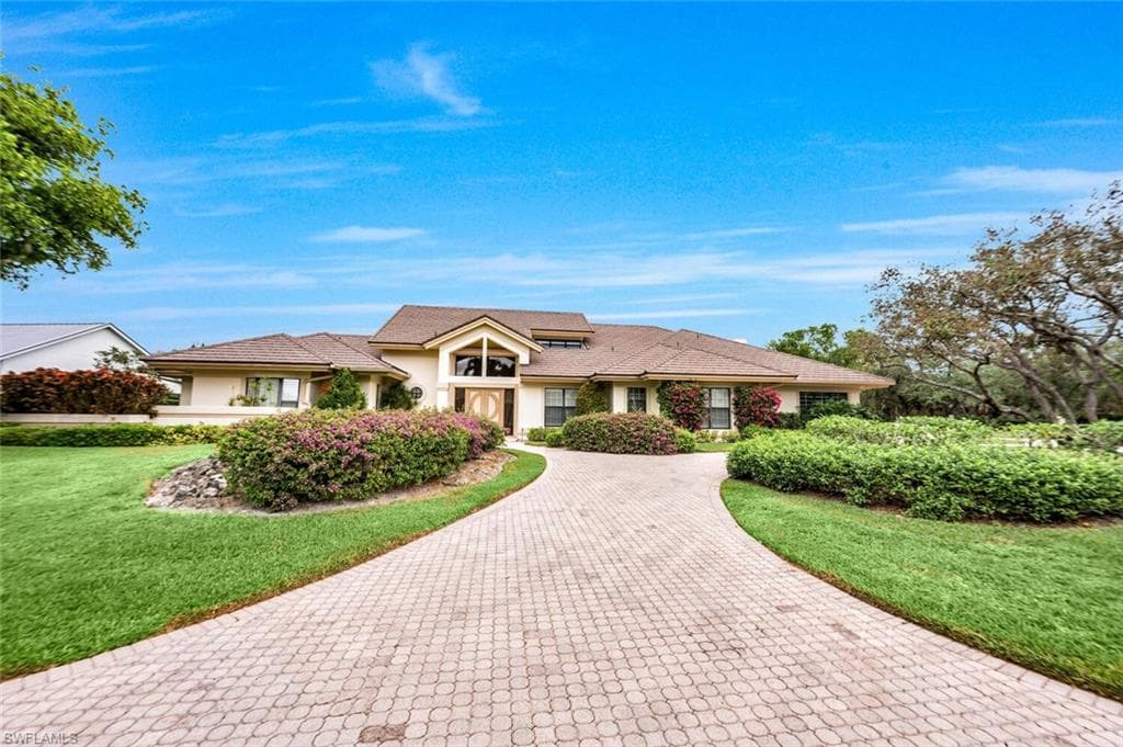 717 Bobwhite LN NAPLES, FL 34108