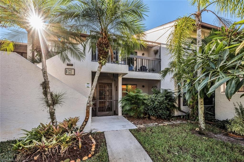 1814 Kings Lake BLVD 102 NAPLES, FL 34112