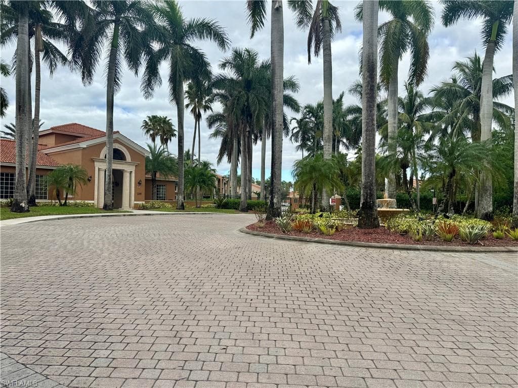 1160 Wildwood Lakes BLVD 9-207 NAPLES, FL 34104
