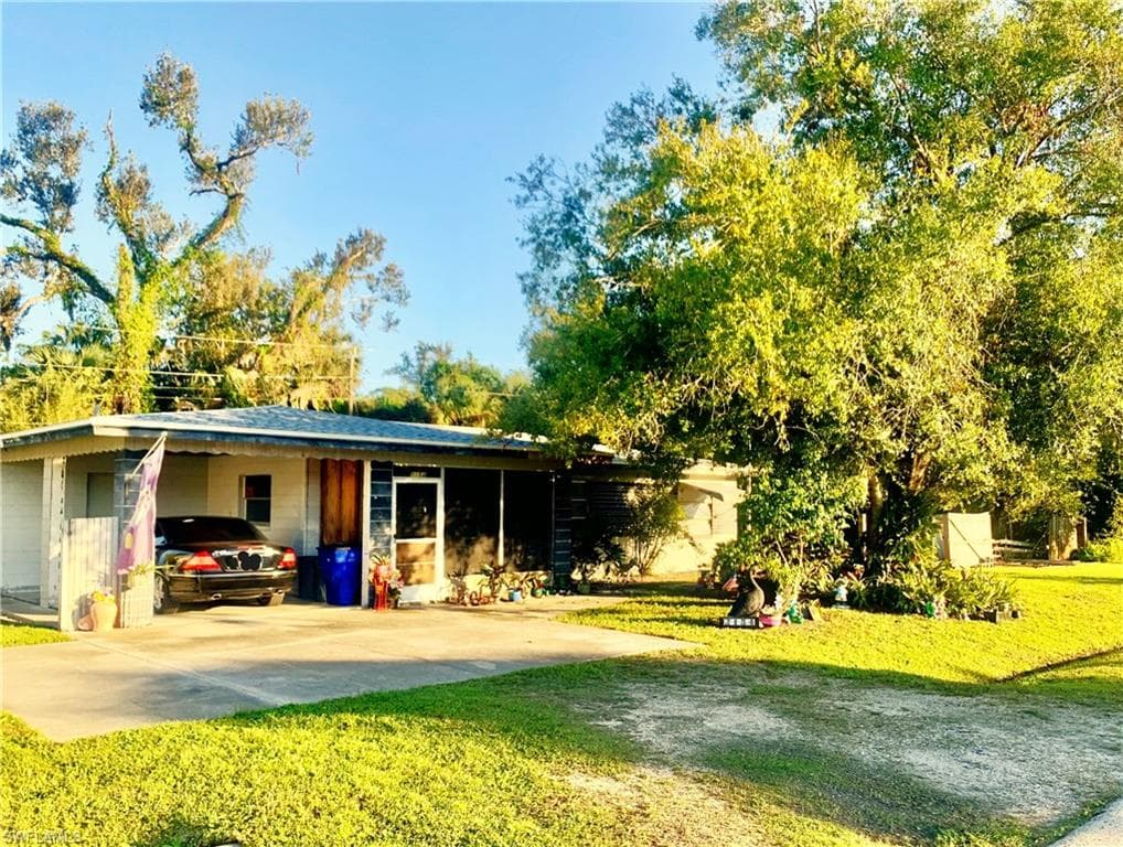 2154 E Gardenia CIR NORTH FORT MYERS, FL 33917