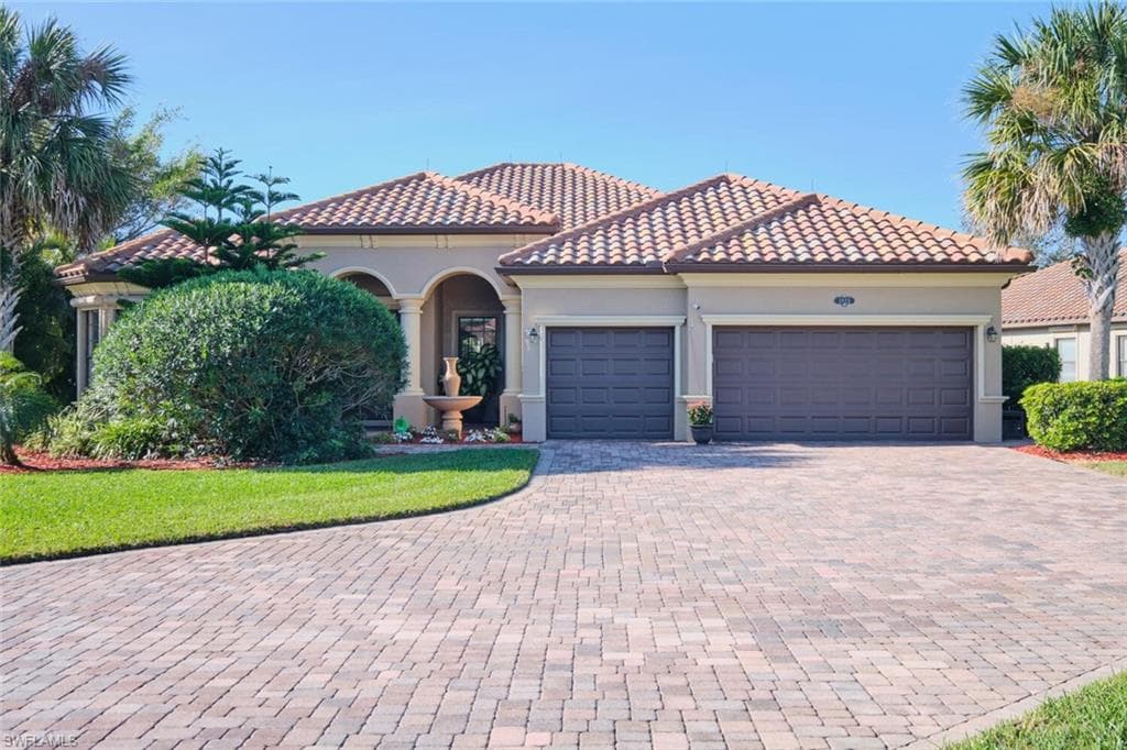 3925 Sapphire WAY NAPLES, FL 34114