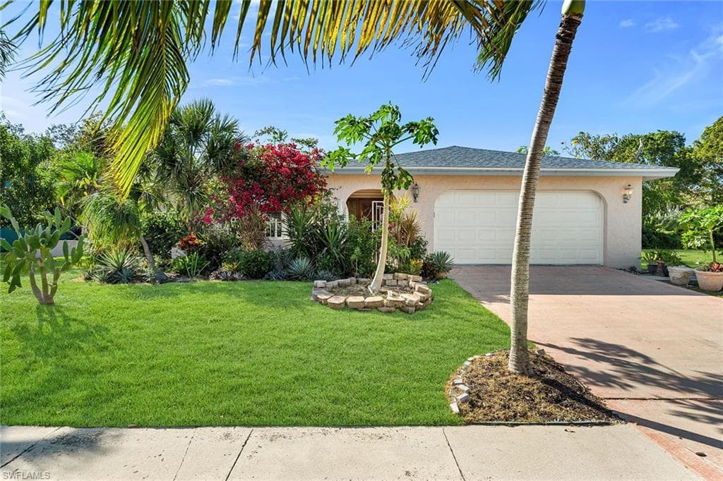 590 Fieldstone DR MARCO ISLAND, FL 34145