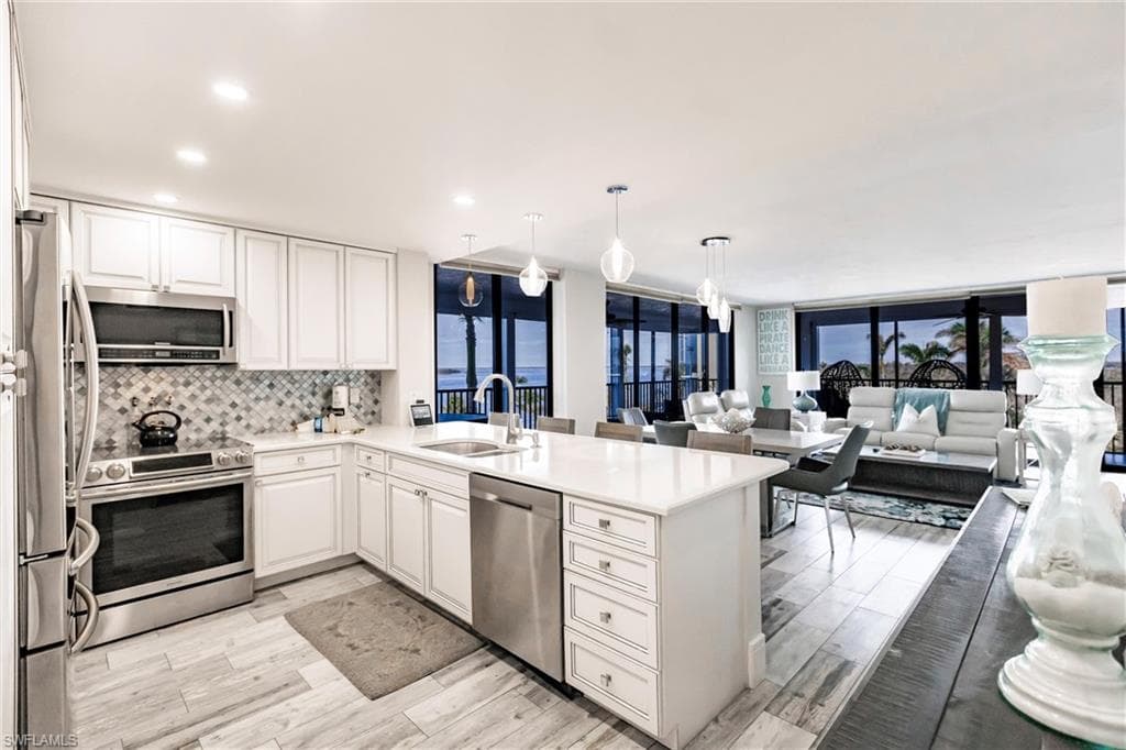 17170 Harbour Point DR 437 FORT MYERS, FL 33908