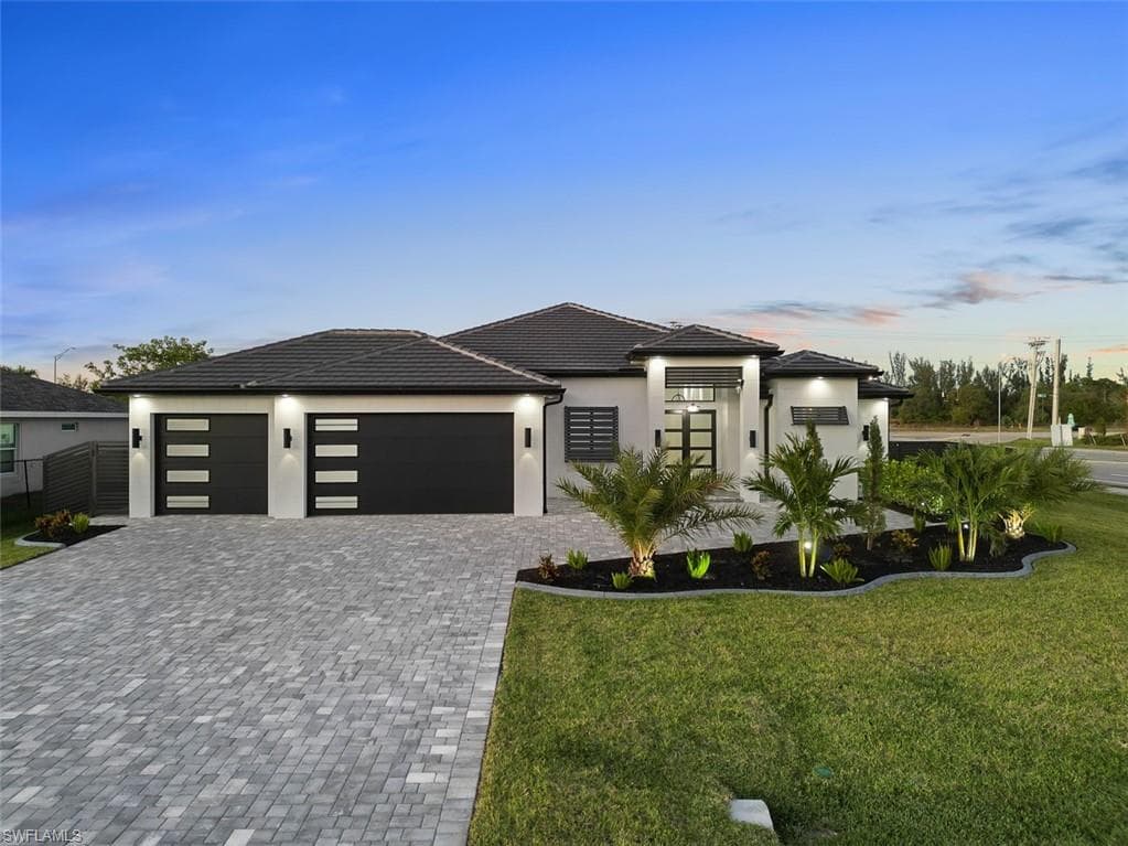 2421 25th ST CAPE CORAL, FL 33914