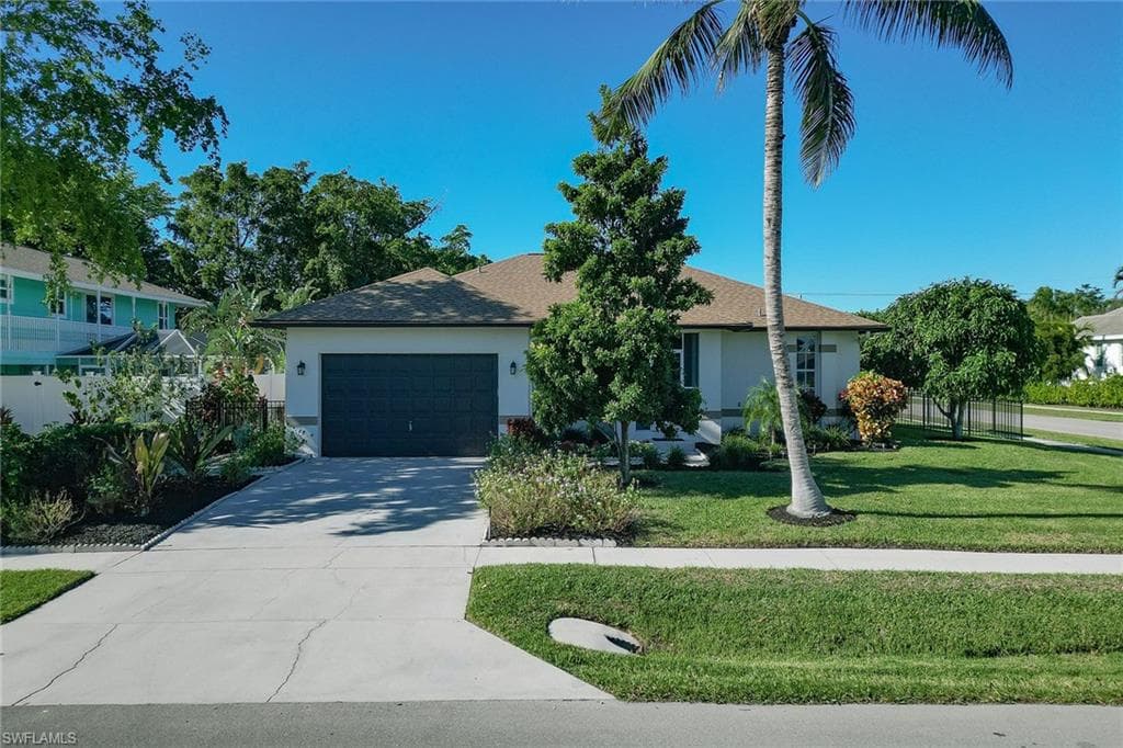 88 Tahiti RD MARCO ISLAND, FL 34145
