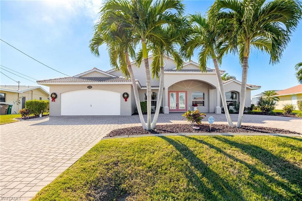 2724 Shelby PKWY CAPE CORAL, FL 33904