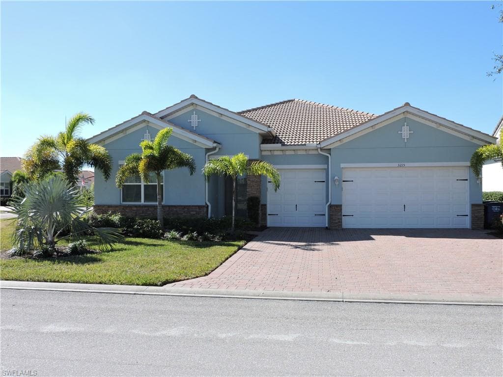 3215 Apple Blossom DR ALVA, FL 33920