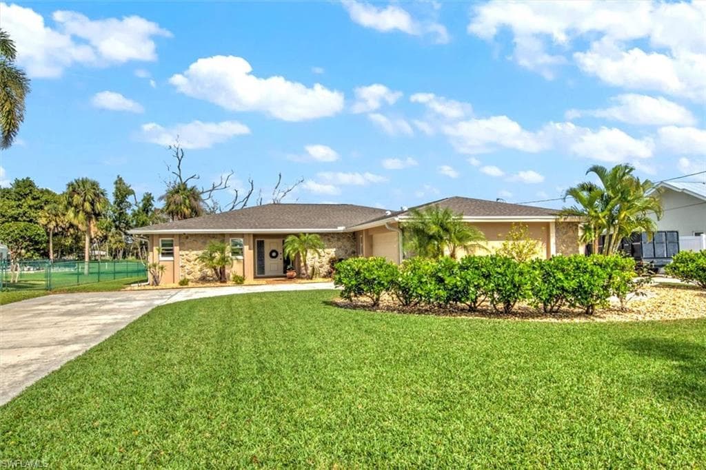 1656 Saint Clair AVE E NORTH FORT MYERS, FL 33903