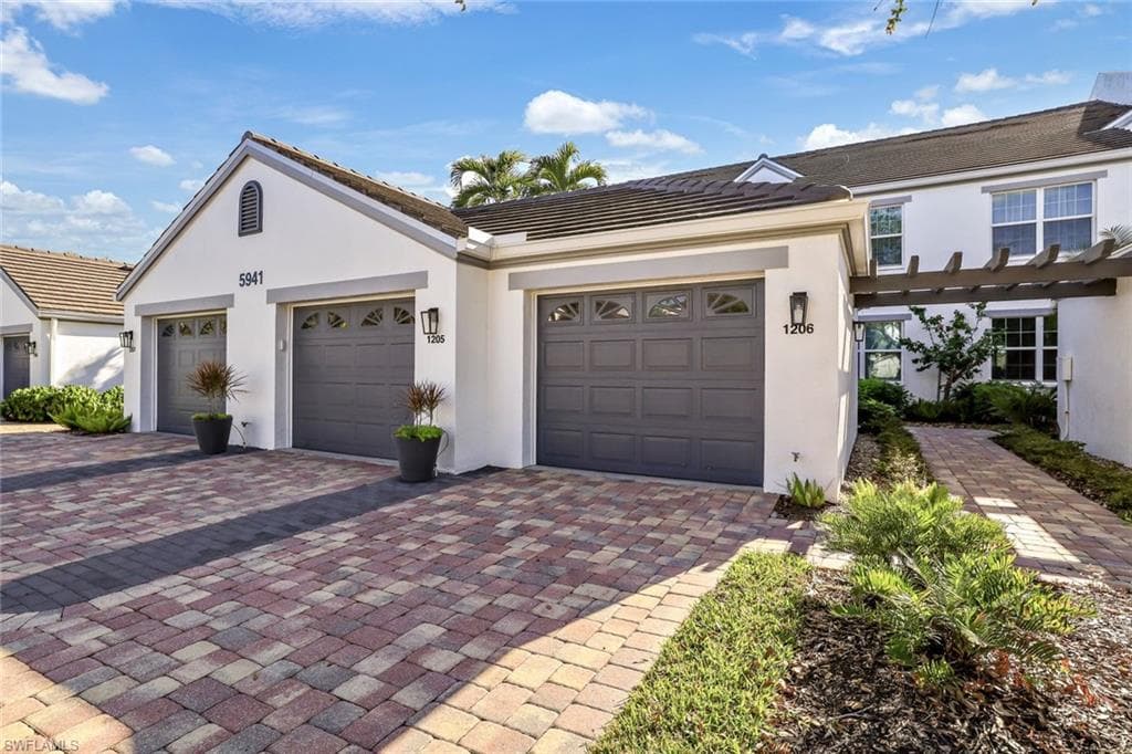 5941 Sand Wedge LN 1205 NAPLES, FL 34110