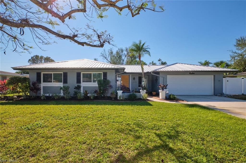 1020 El Rio AVE FORT MYERS, FL 33919