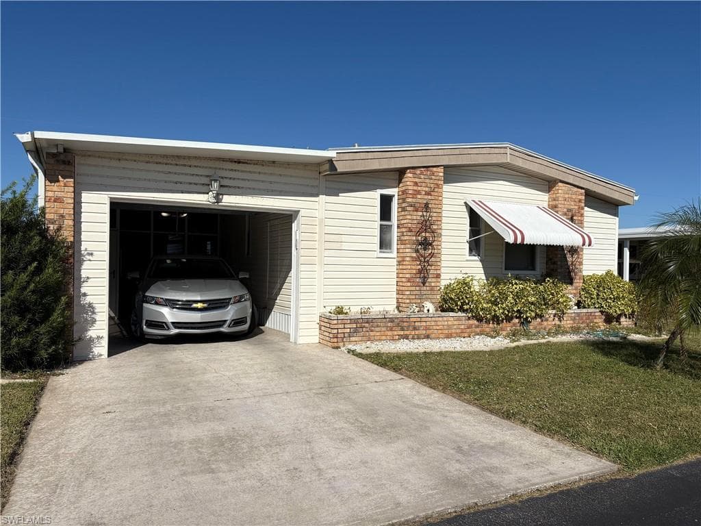 3111 Indian Village LN NORTH FORT MYERS, FL 33917