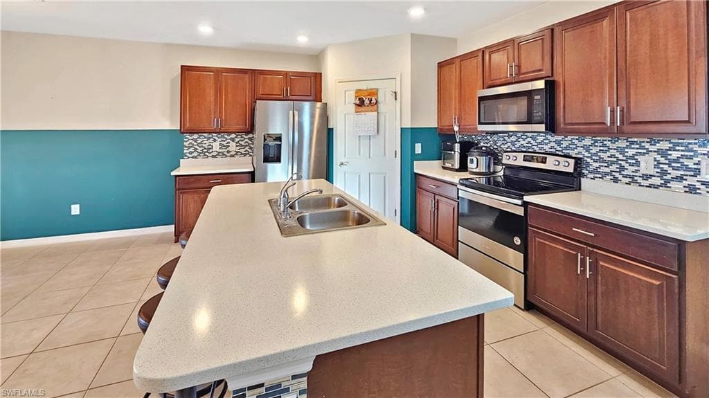 2300 NW 26th TER CAPE CORAL, FL 33993