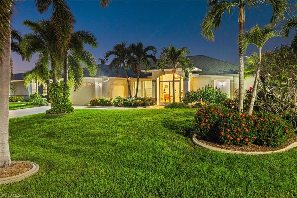 425 SE 22nd TER CAPE CORAL, FL 33990