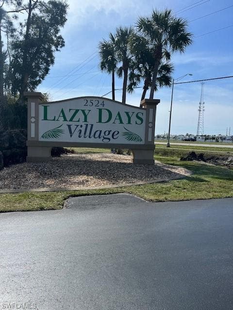 546 Freedom ST NORTH FORT MYERS, FL 33917