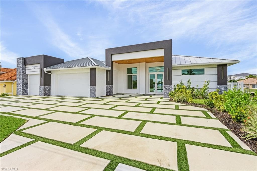 1713 Savona PKWY W CAPE CORAL, FL 33914