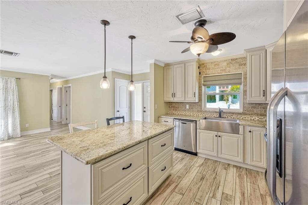 155 Tahiti RD MARCO ISLAND, FL 34145