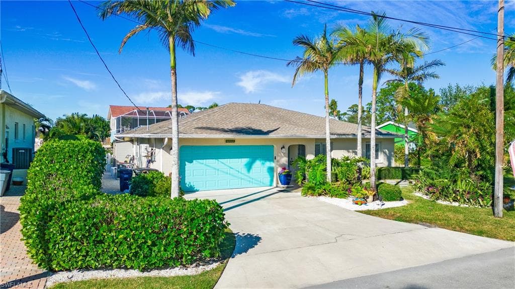 27289 Galleon DR BONITA SPRINGS, FL 34135