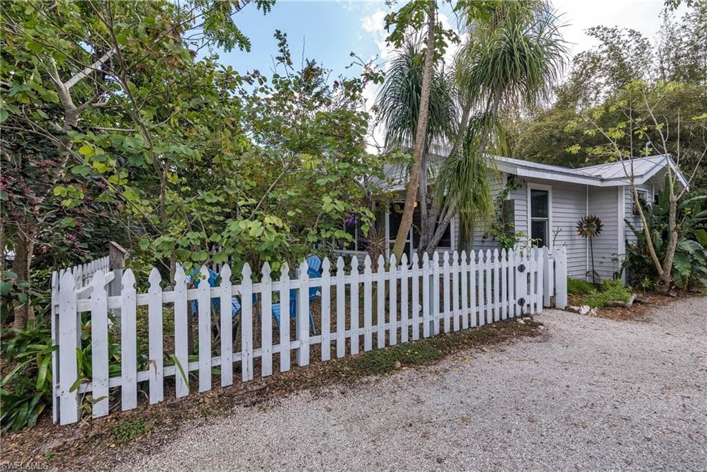 2828 Storter AVE NAPLES, FL 34112