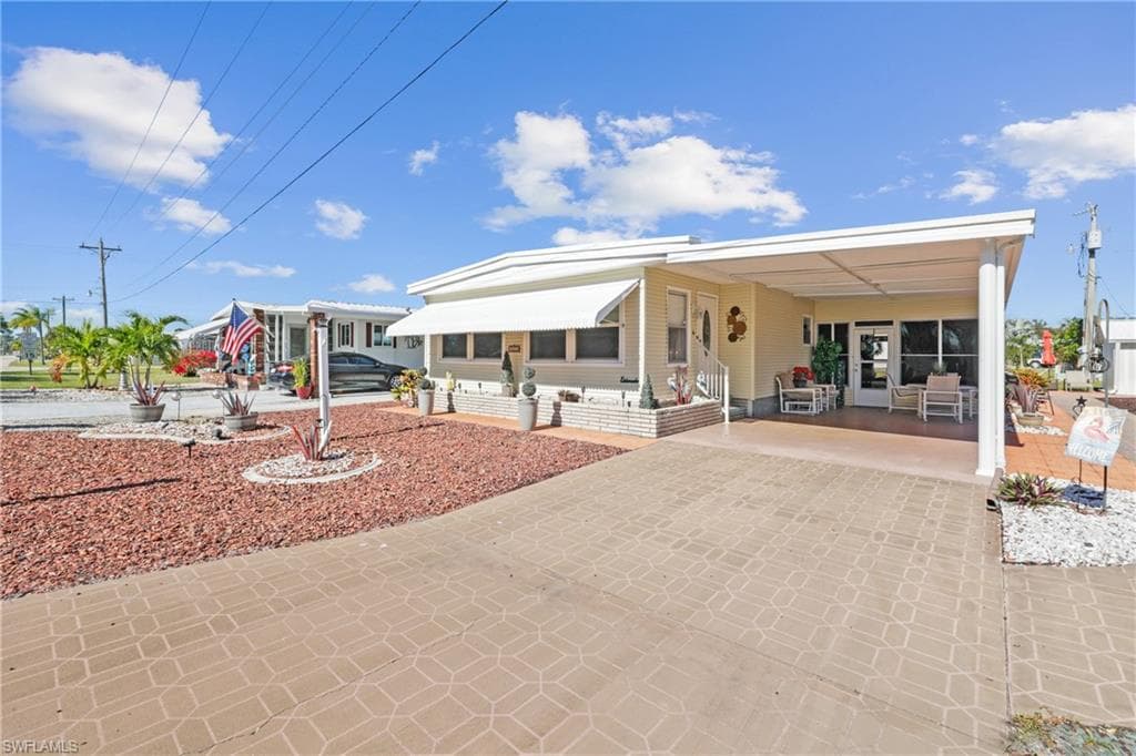 5471 Forest Park DR NORTH FORT MYERS, FL 33917