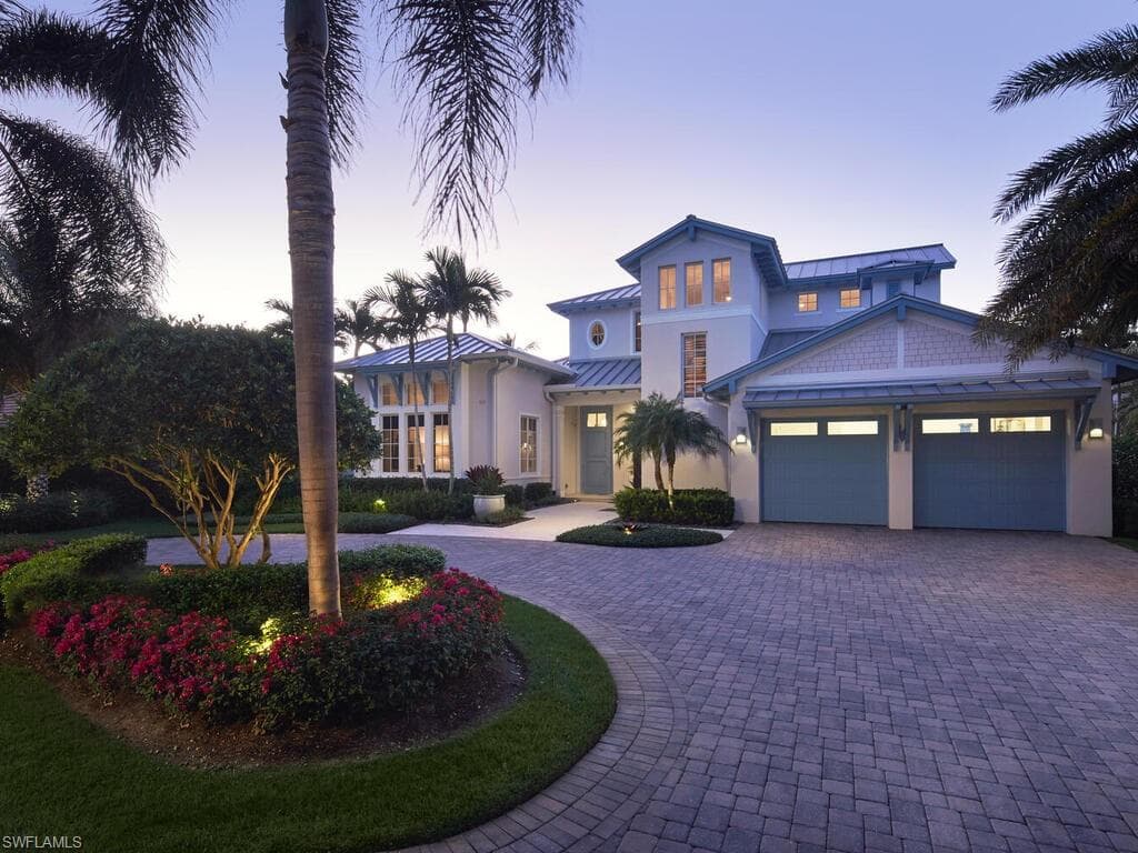 631 Broad CT N NAPLES, FL 34102