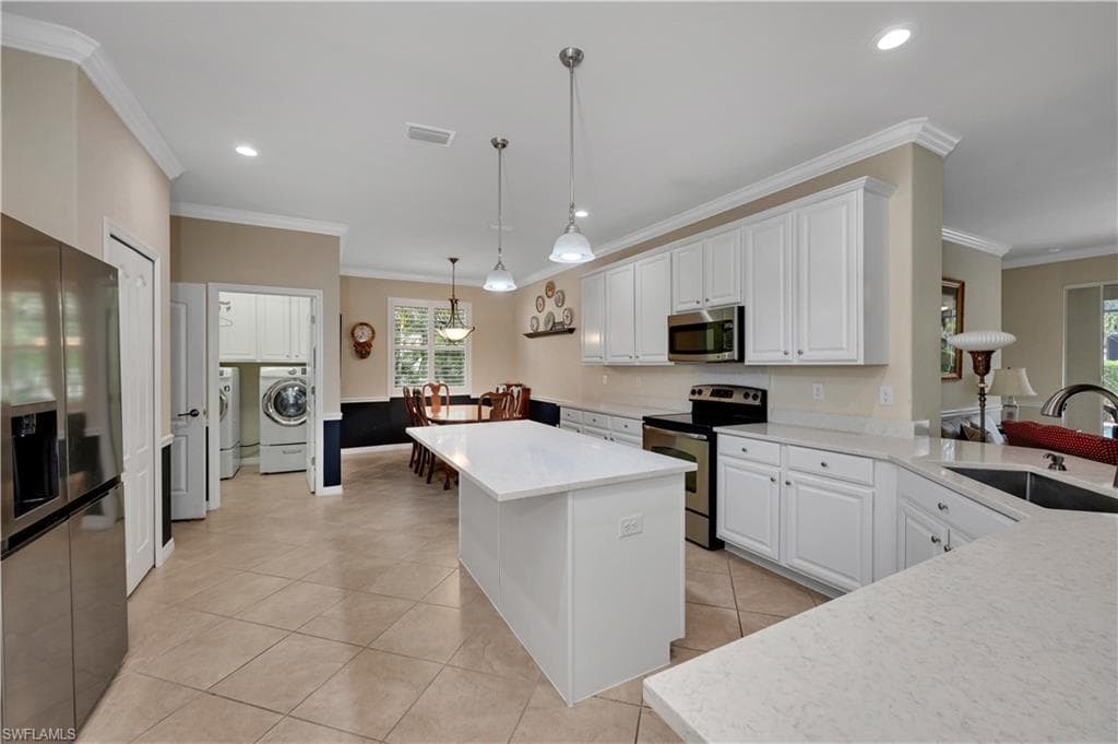 3926 Sapphire WAY NAPLES, FL 34114