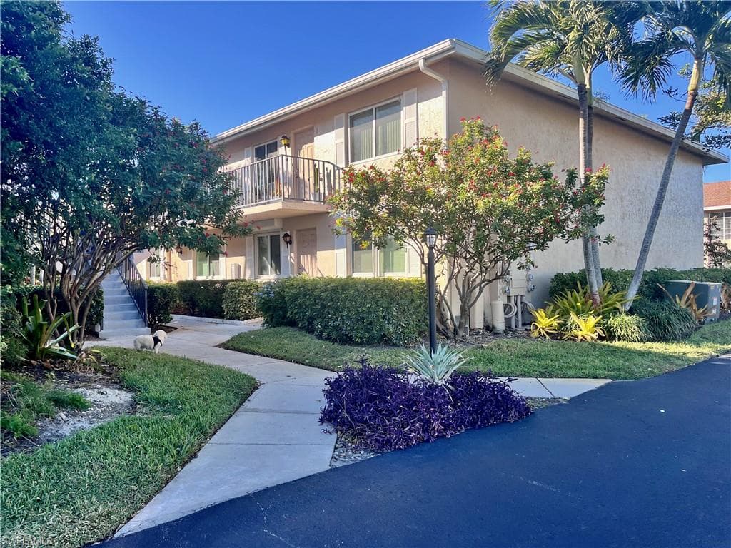 134 Palm DR 10 NAPLES, FL 34112