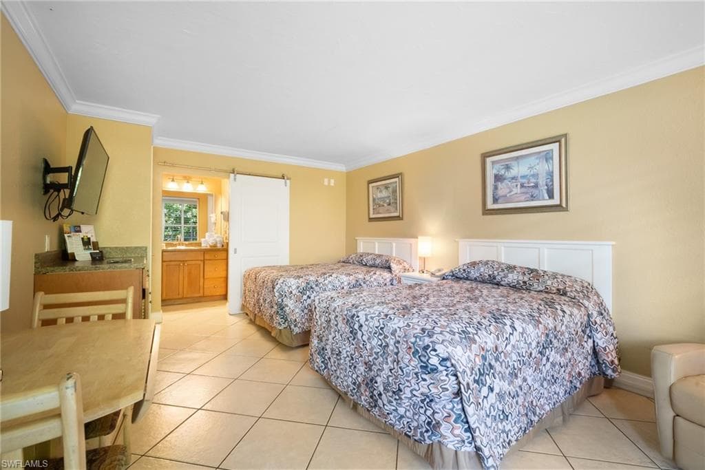 2555 9th ST N 129 NAPLES, FL 34103