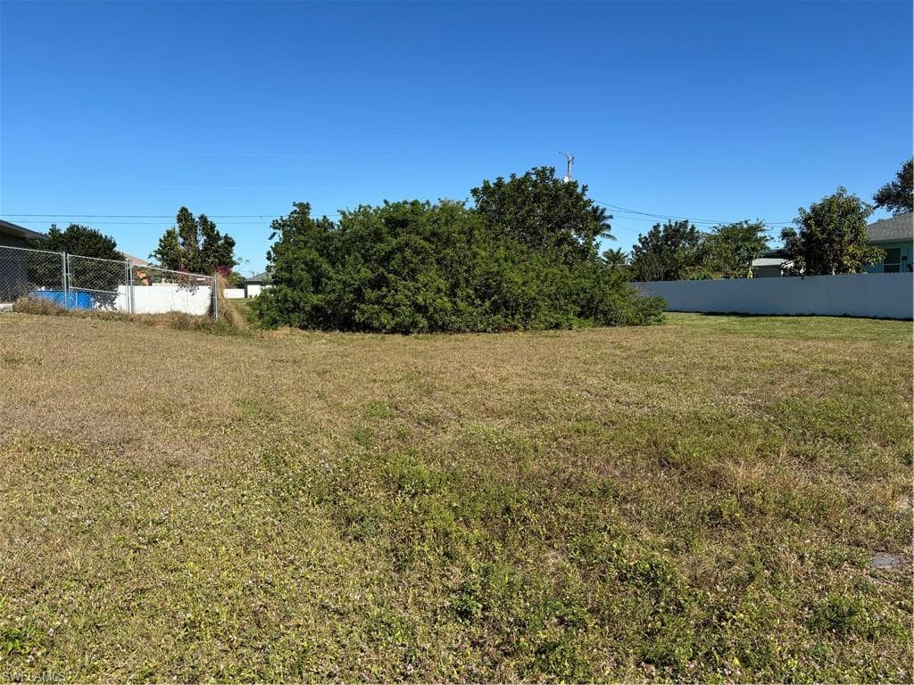 903 NE 9th TER CAPE CORAL, FL 33909