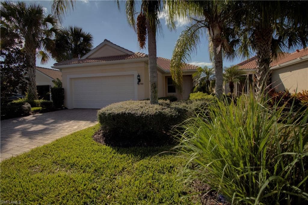 8748 Querce CT S NAPLES, FL 34114