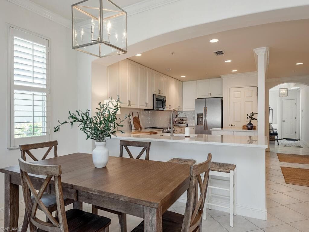 1128 Manor Lake DR G-106 NAPLES, FL 34110