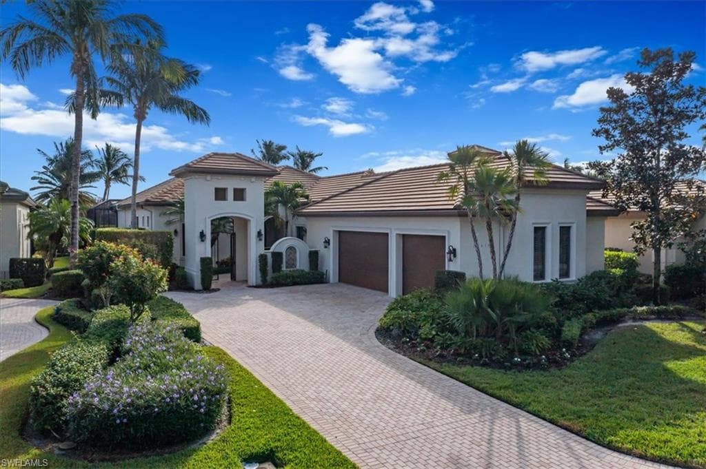 28614 La Caille DR NAPLES, FL 34119