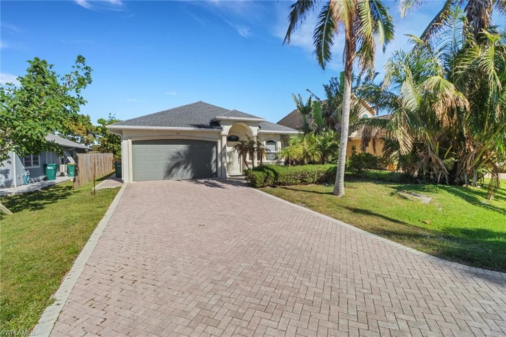 555 93rd AVE N NAPLES, FL 34108