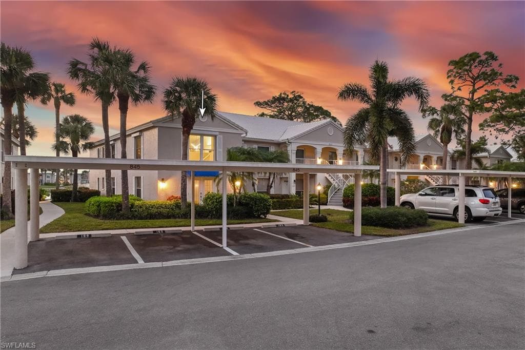 845 Gulf Pavilion DR 201 NAPLES, FL 34108