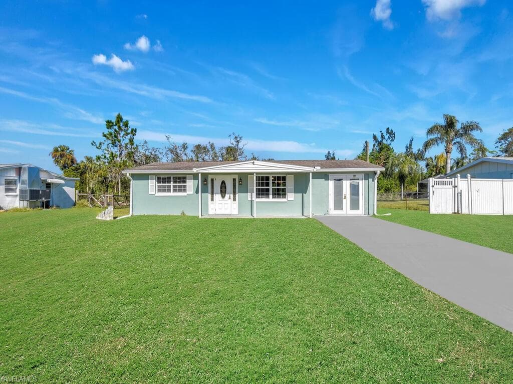 686 Muscogee DR NORTH FORT MYERS, FL 33903