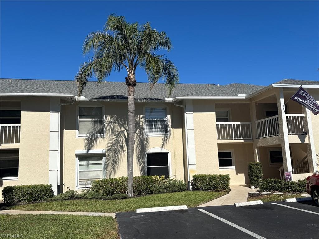 600 Squire CIR 104 NAPLES, FL 34104