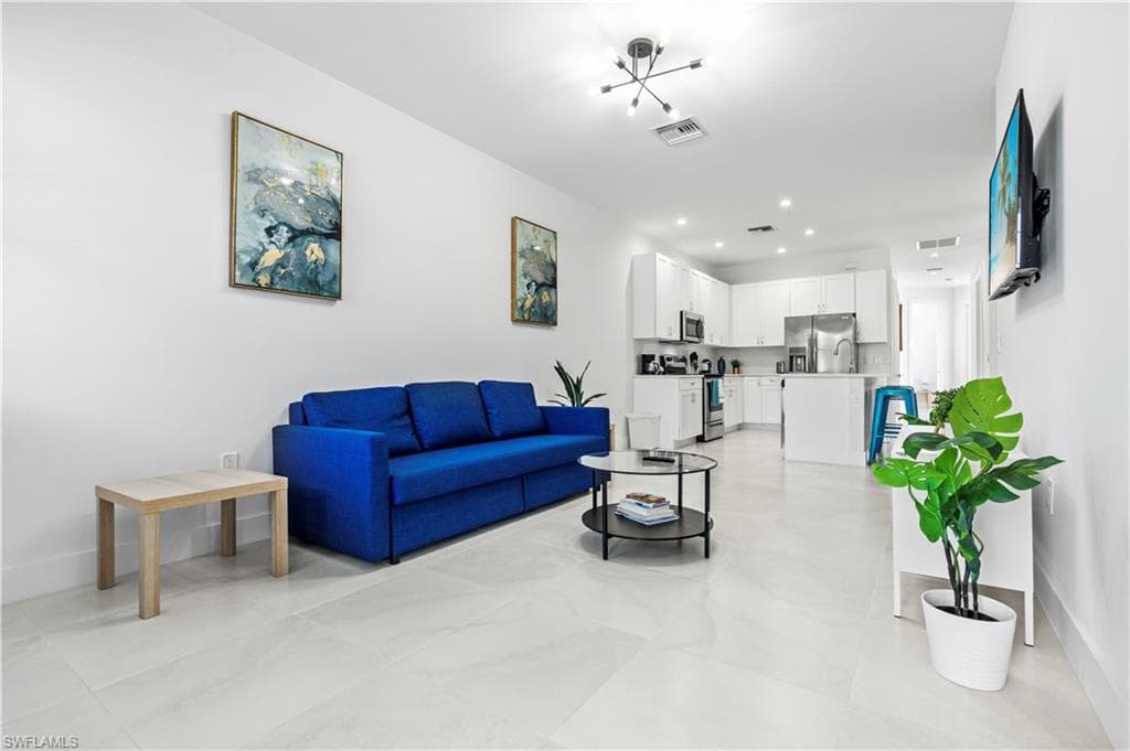 3050 Thomasson DR 101 NAPLES, FL 34112