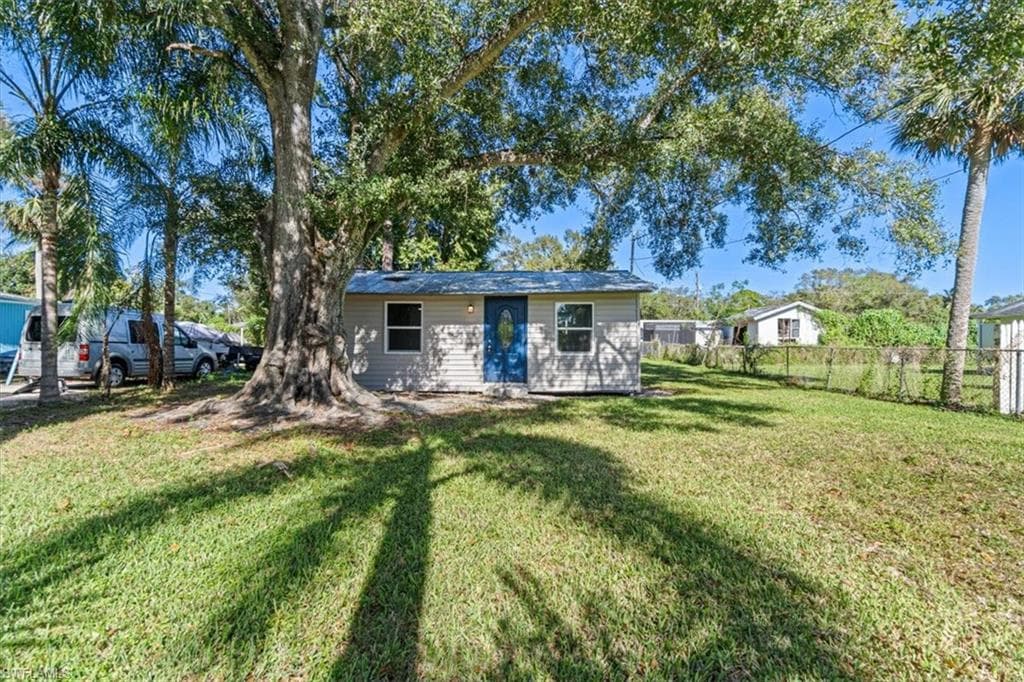 454 Ellis ST NORTH FORT MYERS, FL 33903