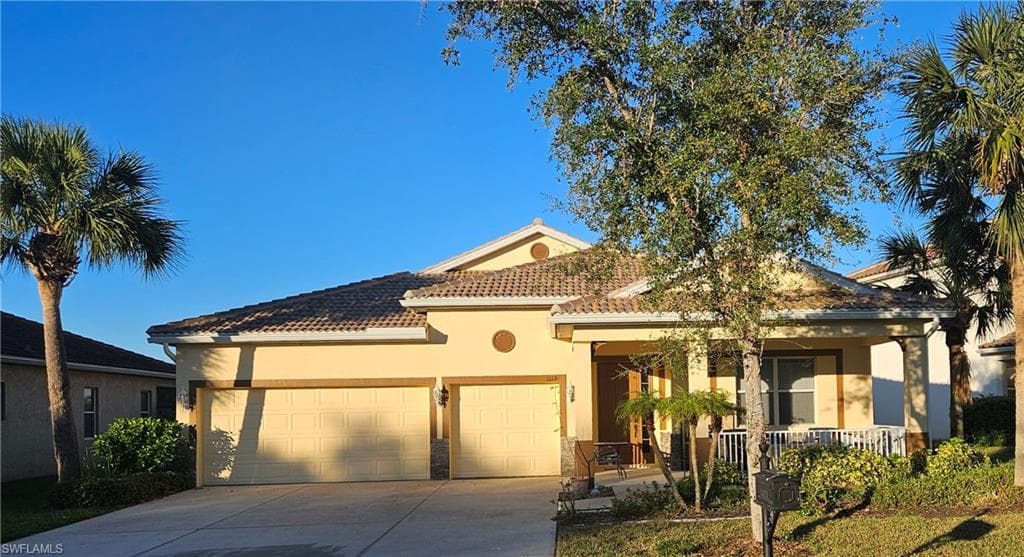 1113 Amber Lake CT CAPE CORAL, FL 33909
