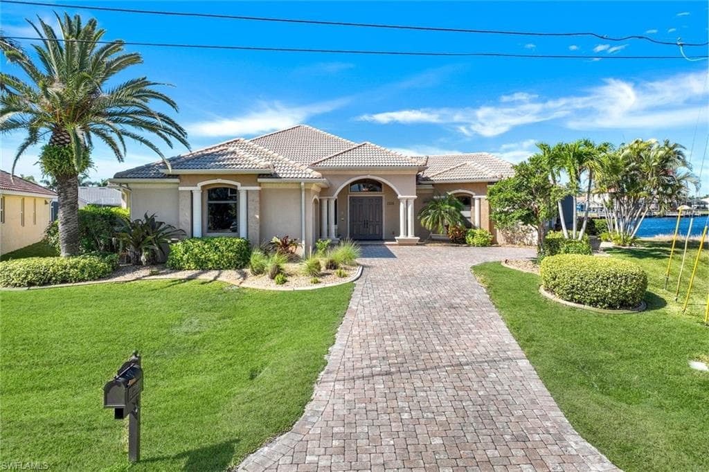 2216 SW 49th TER CAPE CORAL, FL 33914