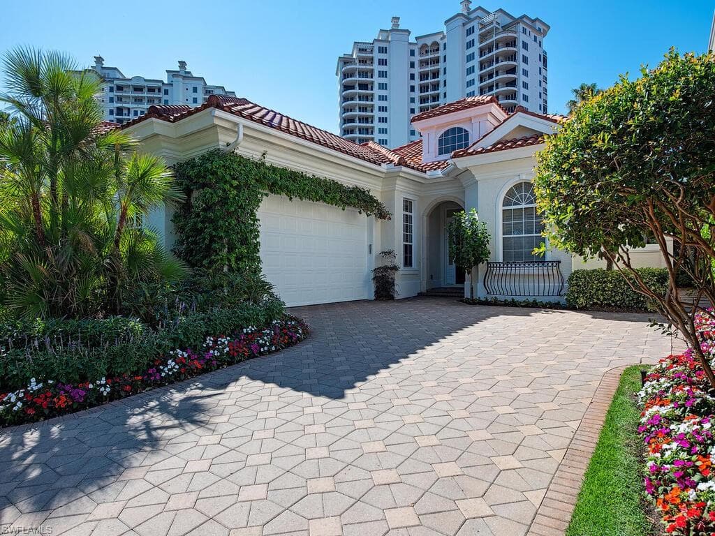 8763 La Palma LN NAPLES, FL 34108