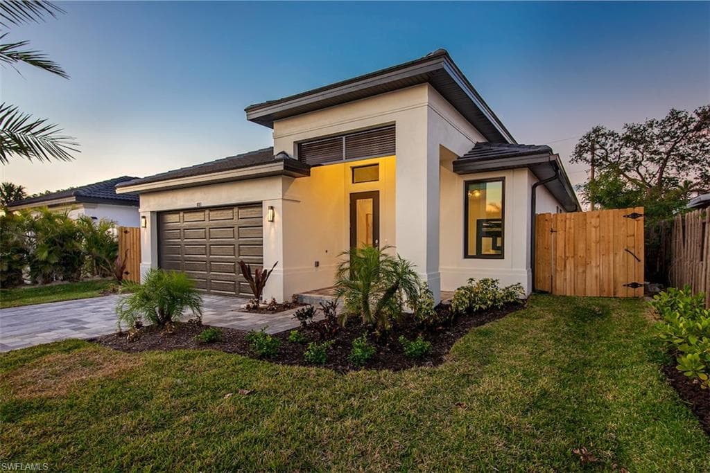651 108th AVE N NAPLES, FL 34108