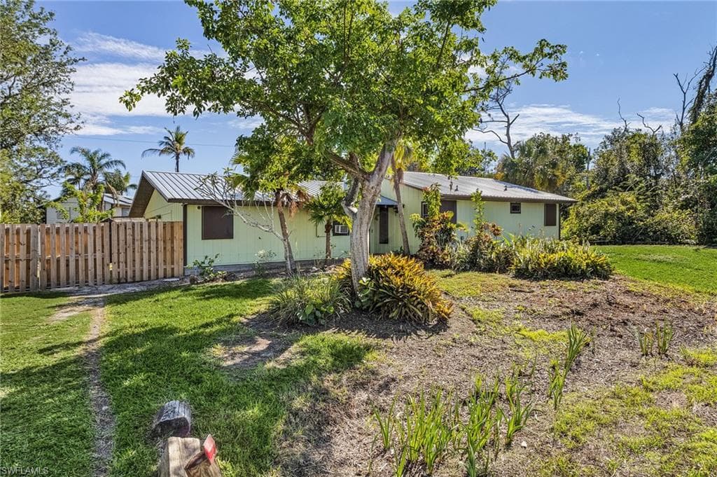 7321 Pomegranate DR BOKEELIA, FL 33922